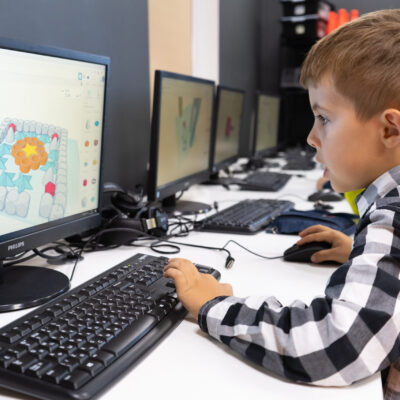 Minsk,,Belarus.,September,,2019.,Teenager,Boys,Are,Programming,On,Scratch.